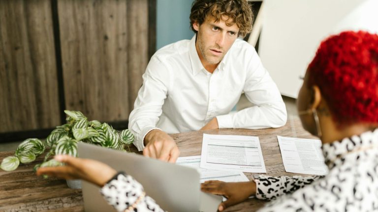 Attestation dévolutive en succession : procédures et utilité