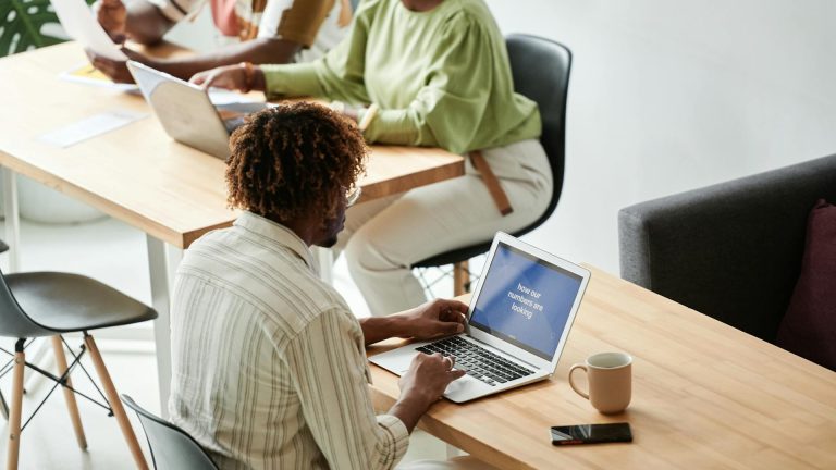 Que propose Scalora Business pour la gestion d’équipe au quotidien ?